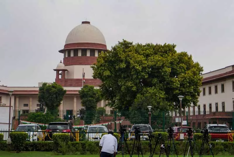 पेंशन बकाया मामले में SC ने बैंक अधिकारियों के खिलाफ अवमानना के आरोप तय किए पेंशन बकाया मामले में SC ने बैंक अधिकारियों के खिलाफ अवमानना के आरोप तय किए
