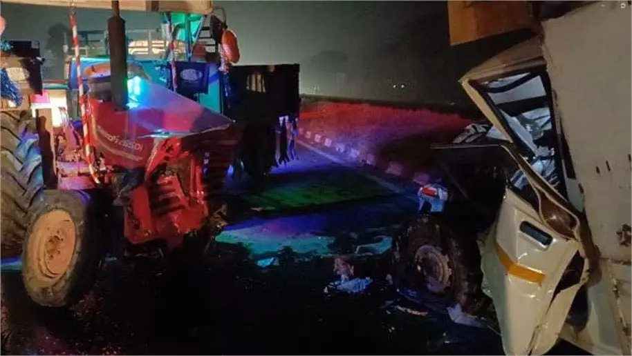 Haryana: रॉन्ग साइड ड्राइविंग से बड़ा हादसा, 2 लोग घायल Haryana: रॉन्ग साइड ड्राइविंग से बड़ा हादसा, 2 लोग घायल