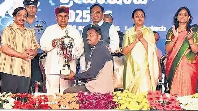 Karnataka Games 2025-26: राज्यपाल थावर चंद गहलोत ने की कांग्रेस सरकार की तारीफ Karnataka Games 2025-26: राज्यपाल थावर चंद गहलोत ने की कांग्रेस सरकार की तारीफ