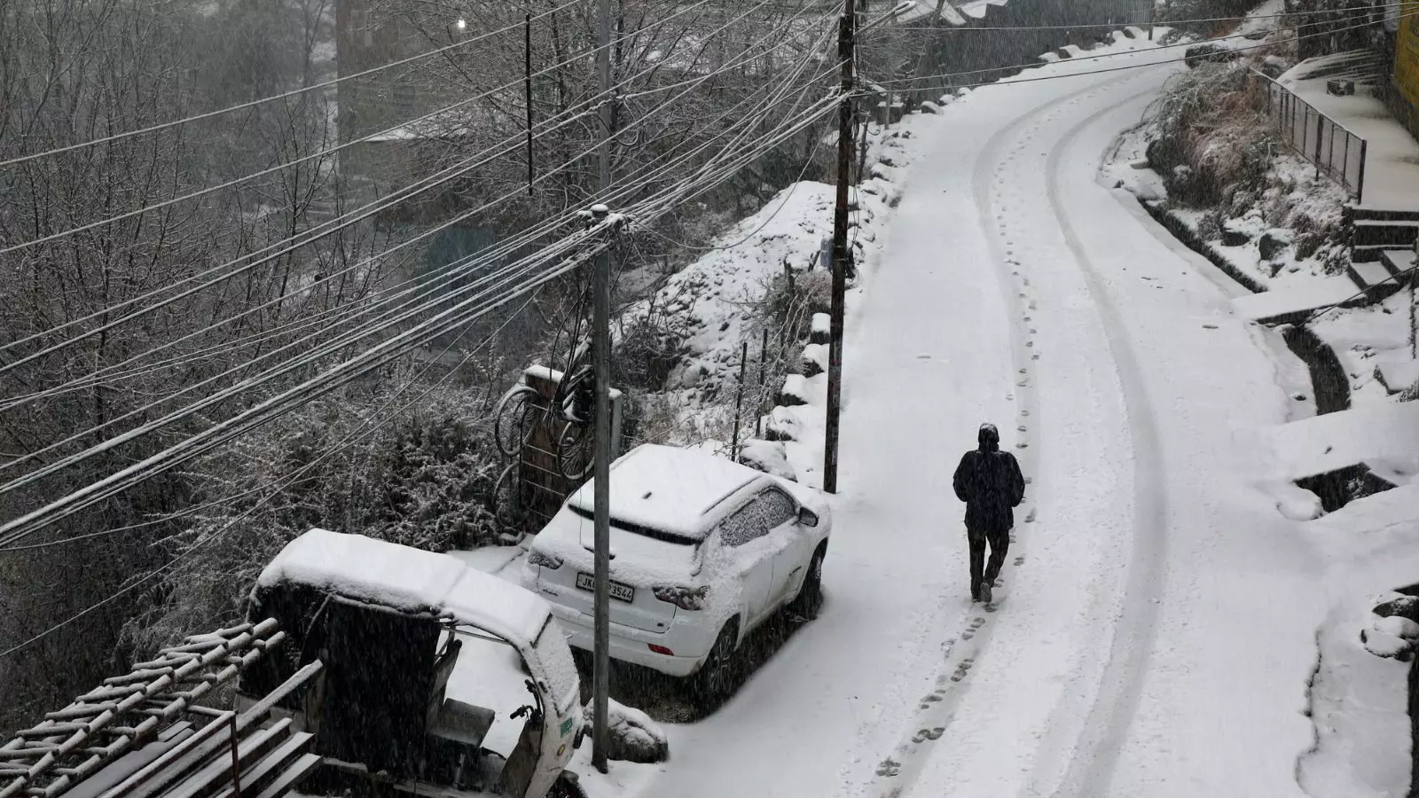 Shimla : ताज़ा बर्फबारी से मनाली, जम्मू और कश्मीर विंटर वंडरलैंड बन गया Shimla : ताज़ा बर्फबारी से मनाली, जम्मू और कश्मीर विंटर वंडरलैंड बन गया