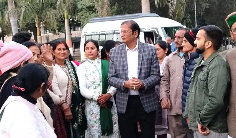 Himachal प्रदेश के मंडी से किसान, ग्रामीण महिलाओं ने डेयरी और कृषि संस्थानों का दौरा किया Himachal प्रदेश के मंडी से किसान, ग्रामीण महिलाओं ने डेयरी और कृषि संस्थानों का दौरा किया