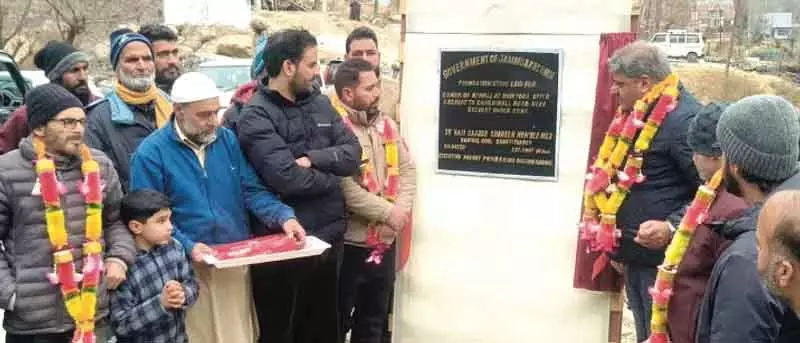 विधायक सज्जाद शाहीन ने बनिहाल में 2.25 करोड़ की जल आपूर्ति योजना की आधारशिला रखी विधायक सज्जाद शाहीन ने बनिहाल में 2.25 करोड़ की जल आपूर्ति योजना की आधारशिला रखी