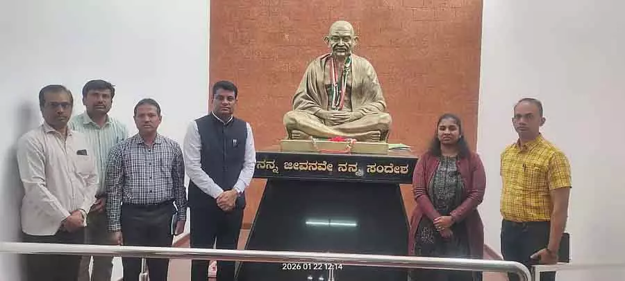 छात्रों को प्रेरित करने की ज़रूरत है: डिप्टी कमिश्नर ने Gandhi Bhavan का दौरा किया छात्रों को प्रेरित करने की ज़रूरत है: डिप्टी कमिश्नर ने Gandhi Bhavan का दौरा किया
