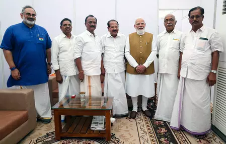केरल में भाजपा का चुनावी शंखनाद: NDA नेताओं से मिले पीएम मोदी, बोले- उज्जवल भविष्य देने के लिए हम प्रतिबद्ध केरल में भाजपा का चुनावी शंखनाद: NDA नेताओं से मिले पीएम मोदी, बोले- उज्जवल भविष्य देने के लिए हम प्रतिबद्ध