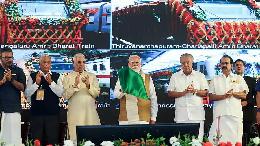 PM Modi ने चार नई ट्रेनों को हरी झंडी दिखाई, केरल में बड़े प्रोजेक्ट्स लॉन्च किए PM Modi ने चार नई ट्रेनों को हरी झंडी दिखाई, केरल में बड़े प्रोजेक्ट्स लॉन्च किए