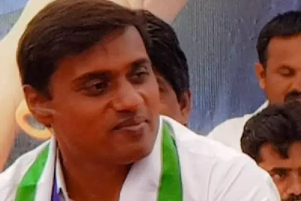 Andhra शराब मामले में: YSRCP सांसद मिथुन रेड्डी ED के सामने पेश हुए Andhra शराब मामले में: YSRCP सांसद मिथुन रेड्डी ED के सामने पेश हुए