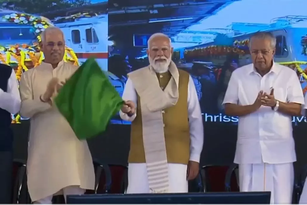 PM Modi ने तिरुवनंतपुरम से तीन नई अमृत भारत एक्सप्रेस ट्रेनों को हरी झंडी दिखाई PM Modi ने तिरुवनंतपुरम से तीन नई अमृत भारत एक्सप्रेस ट्रेनों को हरी झंडी दिखाई