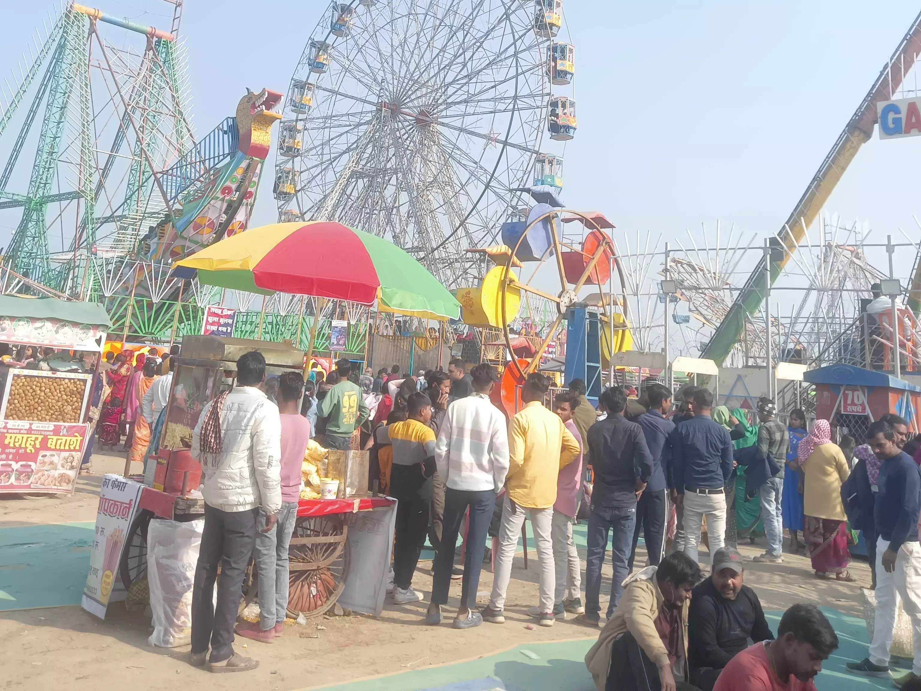 Farrukhabad: रामनगरिया मेले में उमड़ी श्रद्धालुओं की भारी भीड़ Farrukhabad: रामनगरिया मेले में उमड़ी श्रद्धालुओं की भारी भीड़