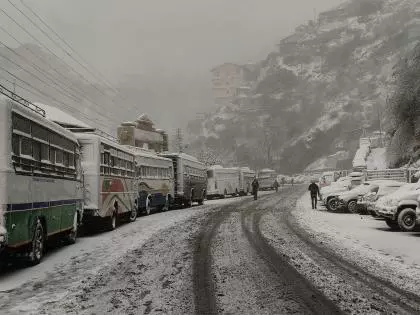 J-K: लंबे सूखे के बाद डोडा में पहली बार बर्फबारी हुई J-K: लंबे सूखे के बाद डोडा में पहली बार बर्फबारी हुई