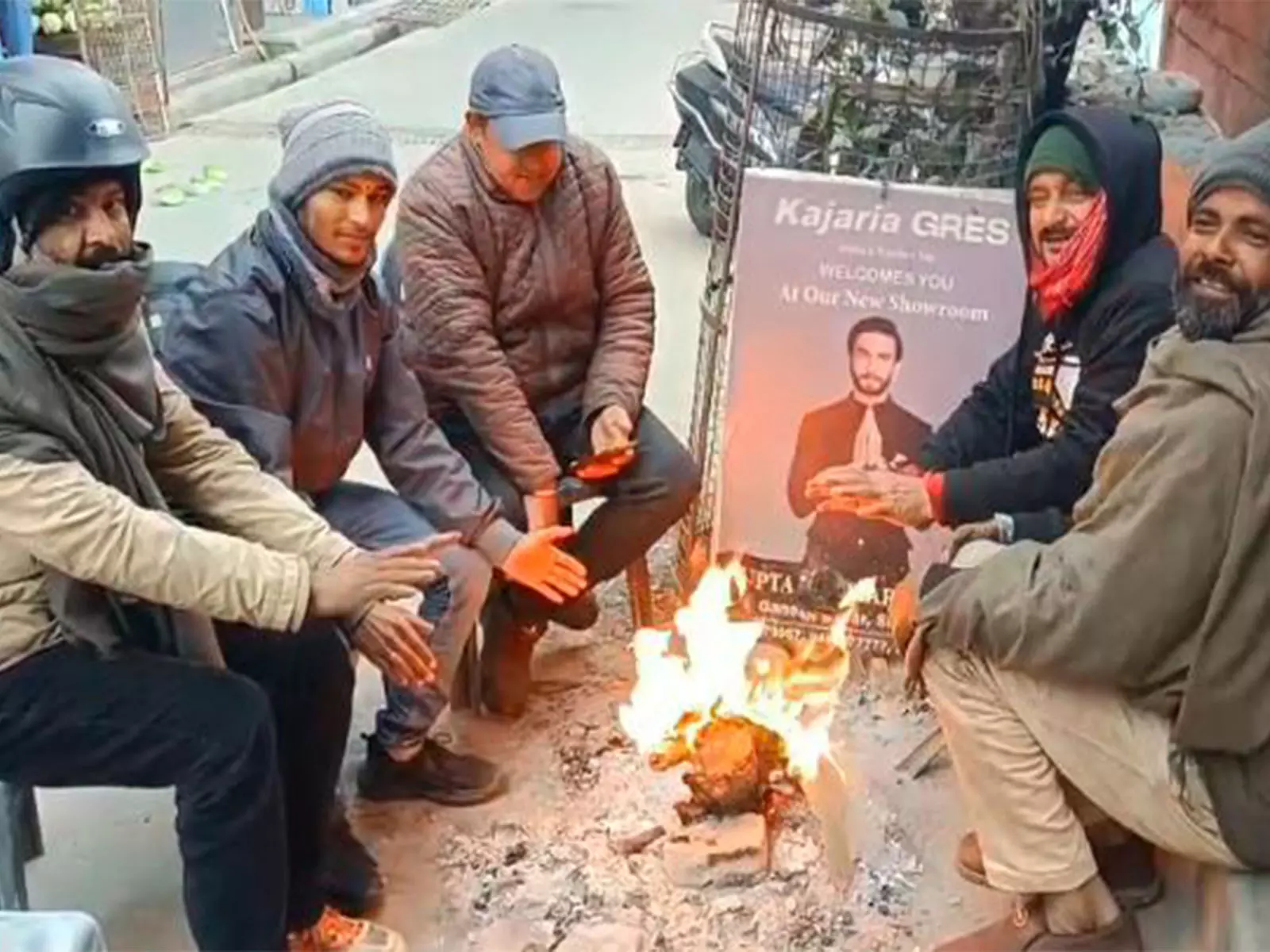 JK में पहाड़ी इलाकों में ठंड बढ़ी JK में पहाड़ी इलाकों में ठंड बढ़ी