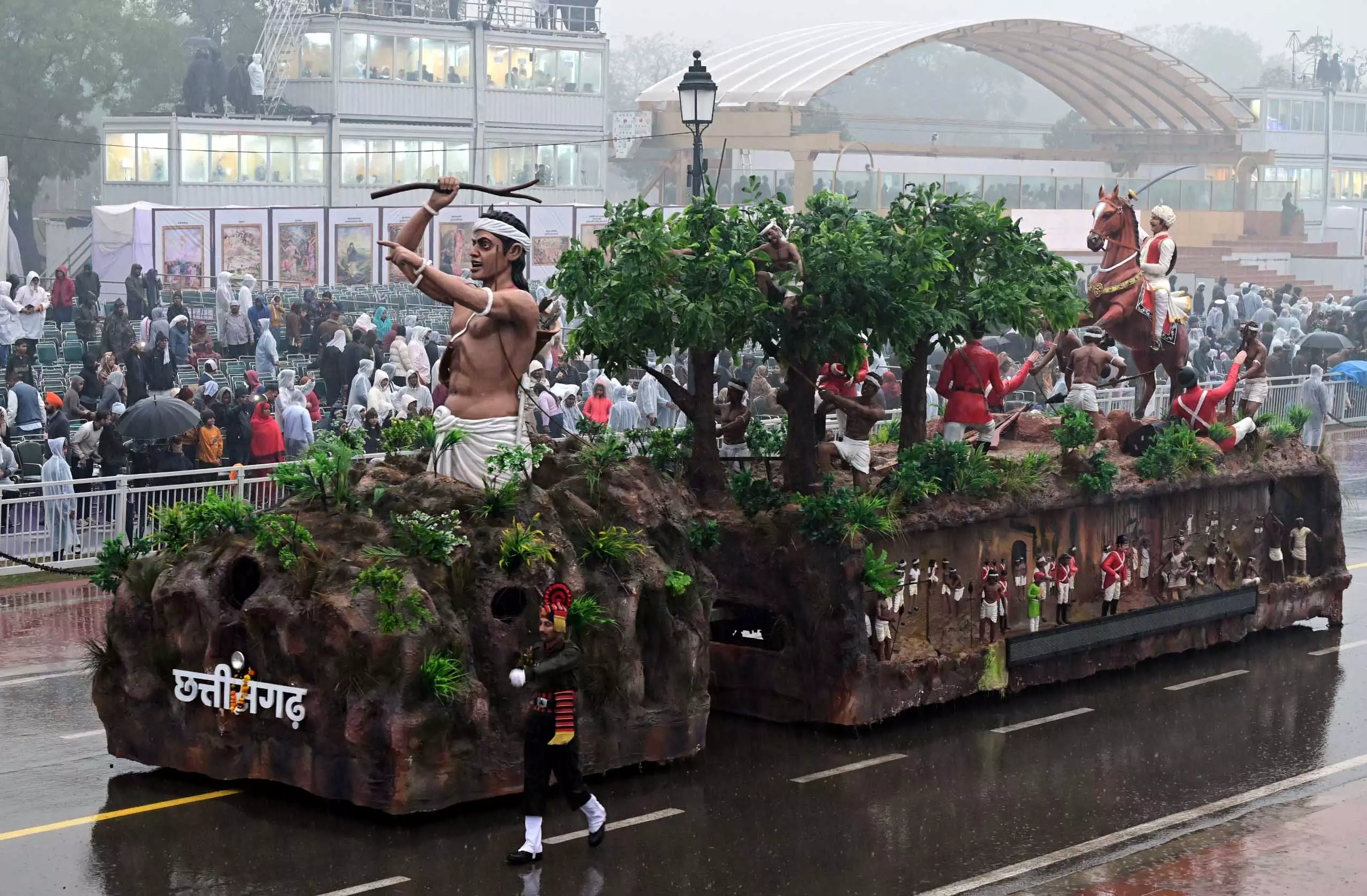 फुल ड्रेस रिहर्सल में छत्तीसगढ़ की झांकी ने दिखाई जनजातीय संस्कृति की जीवंत झलक फुल ड्रेस रिहर्सल में छत्तीसगढ़ की झांकी ने दिखाई जनजातीय संस्कृति की जीवंत झलक