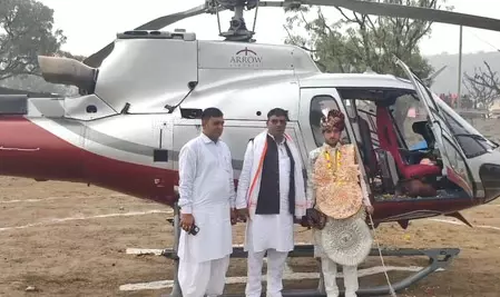 शादी बनी उत्सव, हेलीकॉप्टर से दुल्हन लेने पहुंचा दूल्हा शादी बनी उत्सव, हेलीकॉप्टर से दुल्हन लेने पहुंचा दूल्हा