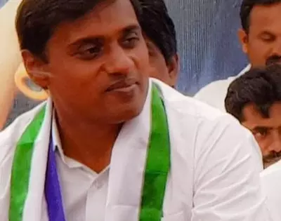 आंध्र शराब मामले में: YSRCP सांसद मिथुन रेड्डी ED के सामने पेश हुए आंध्र शराब मामले में: YSRCP सांसद मिथुन रेड्डी ED के सामने पेश हुए