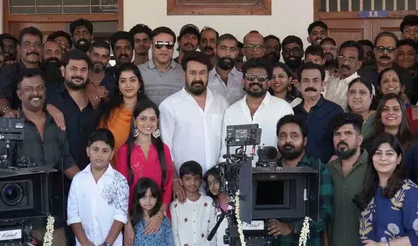Mohanlal की तरुण मूर्ति के साथ नई फिल्म की शुरुआत एक भव्य पूजा के साथ हुई Mohanlal की तरुण मूर्ति के साथ नई फिल्म की शुरुआत एक भव्य पूजा के साथ हुई