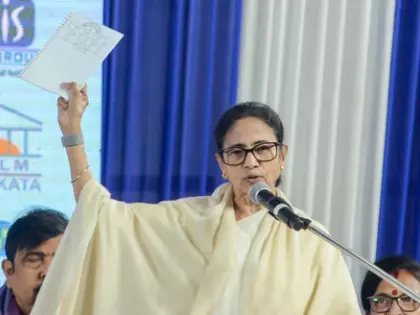 नेताजी की जयंती पर Mamata बनर्जी ने सभी फाइलों को डीक्लासिफाई करने की मांग की नेताजी की जयंती पर Mamata बनर्जी ने सभी फाइलों को डीक्लासिफाई करने की मांग की