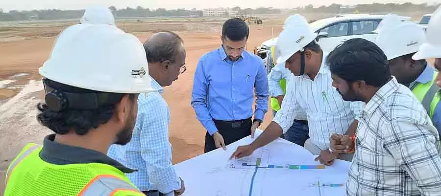 Raichur : एयरपोर्ट निर्माण कार्य का निरीक्षण Raichur : एयरपोर्ट निर्माण कार्य का निरीक्षण