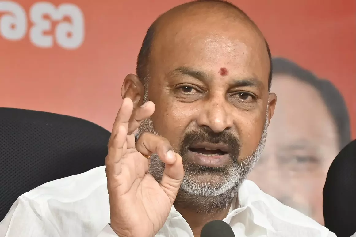 Telangana फोन-टैपिंग जांच को टीवी सीरियल की तरह खींच रहा है: MoS बंदी संजय कुमार Telangana फोन-टैपिंग जांच को टीवी सीरियल की तरह खींच रहा है: MoS बंदी संजय कुमार