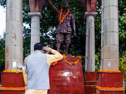 Haryana के सीएम ने नेताजी की जयंती पर उन्हें श्रद्धांजलि दी Haryana के सीएम ने नेताजी की जयंती पर उन्हें श्रद्धांजलि दी