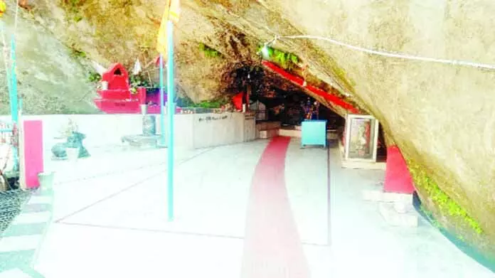 Jakhol-Shivagufa सड़क के काम में देरी से जनता नाराज़ है Jakhol-Shivagufa सड़क के काम में देरी से जनता नाराज़ है