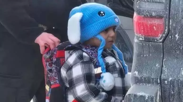 कमला हैरिस ICE एजेंटों द्वारा 5 साल के बच्चे को हिरासत में लेने पर गुस्से में कमला हैरिस ICE एजेंटों द्वारा 5 साल के बच्चे को हिरासत में लेने पर गुस्से में