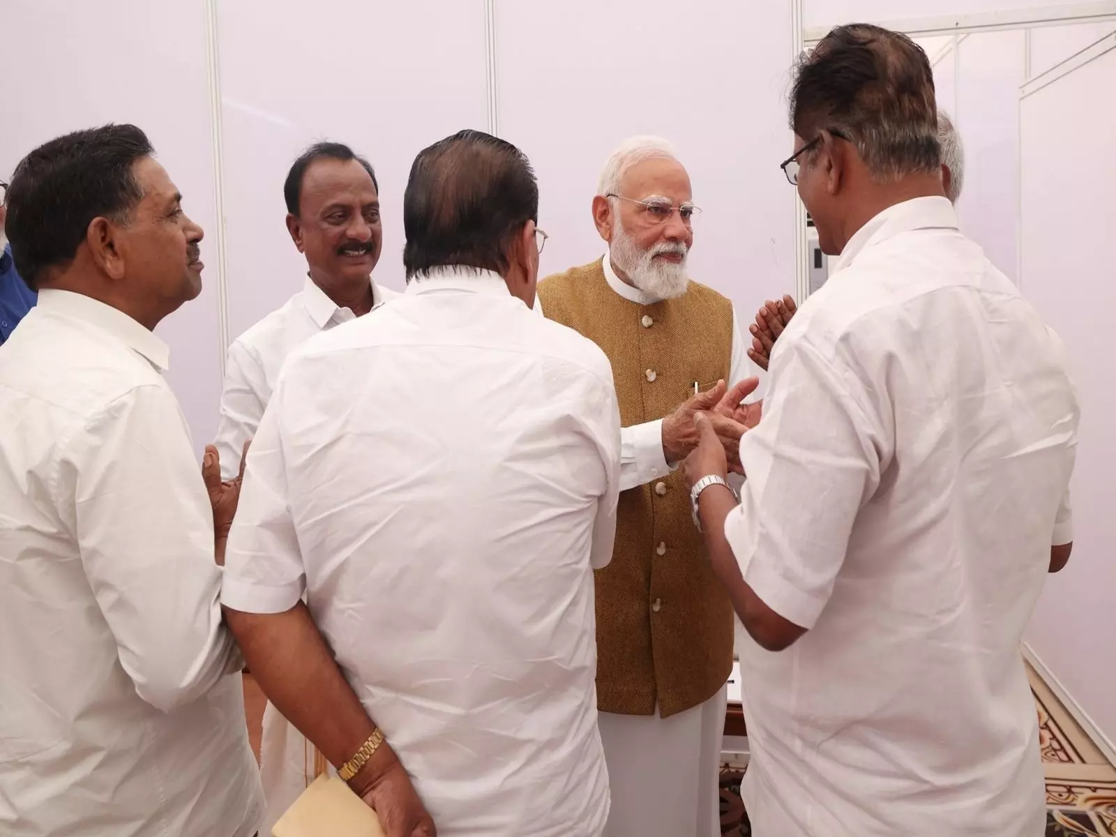 PM मोदी ने मछुआरों के कल्याण की प्रतिबद्धता जताई PM मोदी ने मछुआरों के कल्याण की प्रतिबद्धता जताई