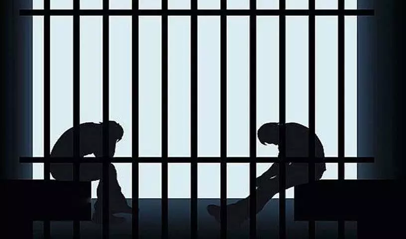 पति की Murder Case में पत्नी और दो बेटों को उम्रकैद की सज़ा सुनाई गई पति की Murder Case में पत्नी और दो बेटों को उम्रकैद की सज़ा सुनाई गई