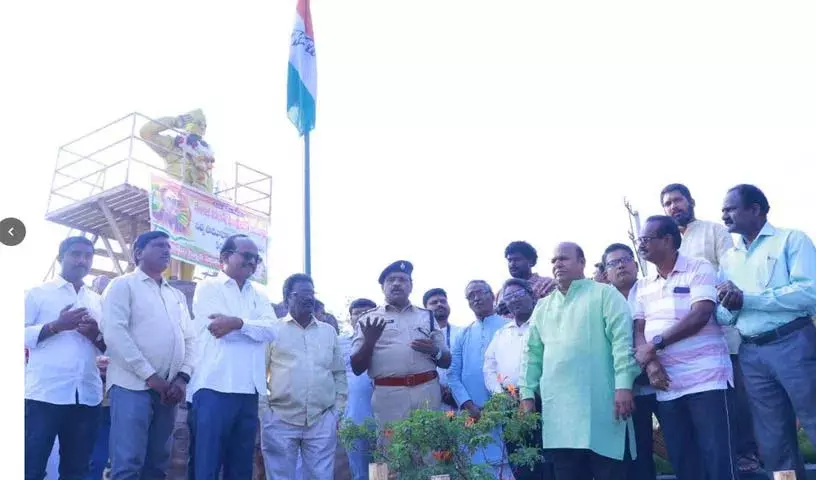 युवाओं को देश की रक्षा में भाग लेना चाहिए: DSP शिवराम रेड्डी युवाओं को देश की रक्षा में भाग लेना चाहिए: DSP शिवराम रेड्डी