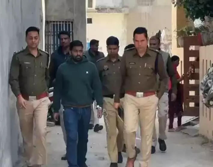 सट्टा गिरोह के सरगना के घर से नकदी और जमीनों के दस्तावेज जब्त सट्टा गिरोह के सरगना के घर से नकदी और जमीनों के दस्तावेज जब्त