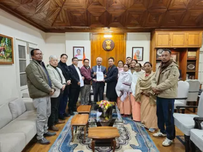 Manipur: मेइतेई व्यक्ति के परिवार को 10 लाख रुपये मुआवज़ा Manipur: मेइतेई व्यक्ति के परिवार को 10 लाख रुपये मुआवज़ा