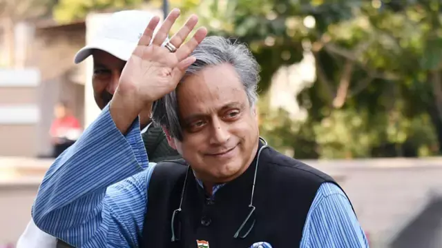 Kerala: शशि थरूर ने पार्टी की बैठक से दूरी का निर्णय लिया Kerala: शशि थरूर ने पार्टी की बैठक से दूरी का निर्णय लिया