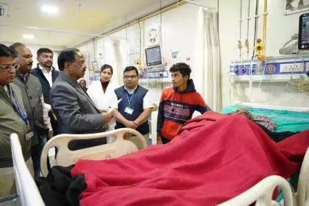 बीते दिनों ओरसा घाट बस हादसे में घायल मरीजों से मिलने मेडिकल कॉलेज अस्पताल पहुंचे कृषि मंत्री नेताम बीते दिनों ओरसा घाट बस हादसे में घायल मरीजों से मिलने मेडिकल कॉलेज अस्पताल पहुंचे कृषि मंत्री नेताम