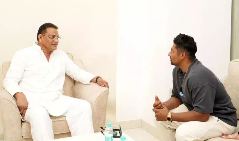 सरफराज खान ने रणजी ट्रॉफी में दोहरा शतक बनाने का श्रेय अजहरुद्दीन को दिया सरफराज खान ने रणजी ट्रॉफी में दोहरा शतक बनाने का श्रेय अजहरुद्दीन को दिया