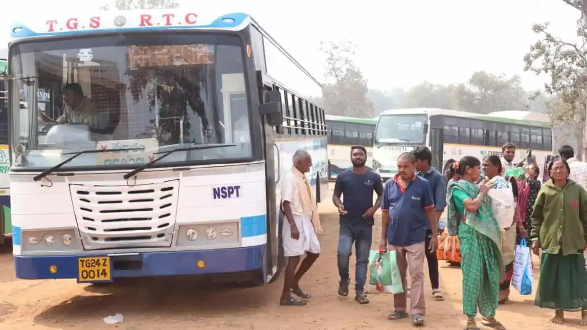 तेलंगाना के मेदाराम जतरा के लिए विशेष ट्रेनें, बसें शुरू की गईं तेलंगाना के मेदाराम जतरा के लिए विशेष ट्रेनें, बसें शुरू की गईं