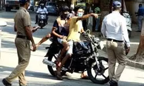 UP News: सड़क सुरक्षा नियमों के उल्लंघन पर परिवहन विभाग ने सख्त कार्रवाई UP News: सड़क सुरक्षा नियमों के उल्लंघन पर परिवहन विभाग ने सख्त कार्रवाई