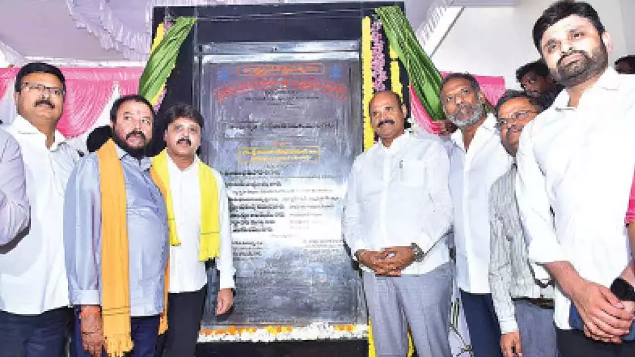 Andhra: मंत्री ने बिजली की दरें कम करने का आश्वासन दिया