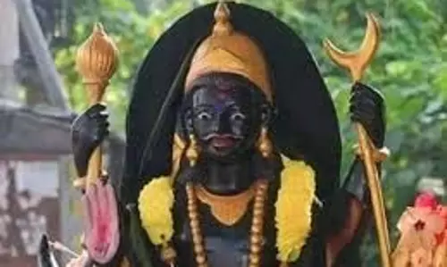 Shaniwar Ke Upay: शनिवार के दिन कैसे करें शनिदेव को प्रसन्न, पाना है क्रूर दृष्टि से राहत तो जानें राशि अनुसार उपाय Shaniwar Ke Upay: शनिवार के दिन कैसे करें शनिदेव को प्रसन्न, पाना है क्रूर दृष्टि से राहत तो जानें राशि अनुसार उपाय