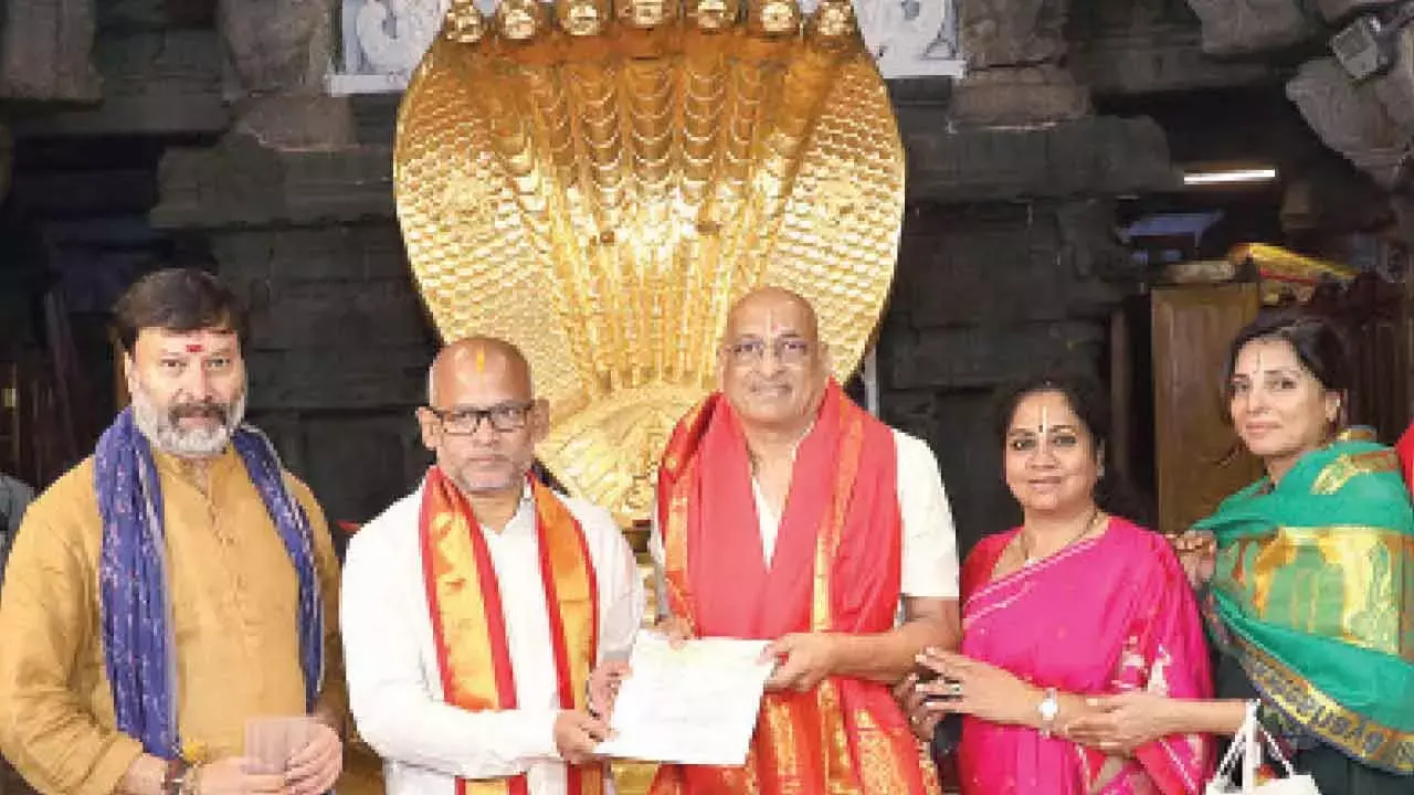 Andhra: टीटीडी को 2.5 करोड़ रुपये दान किए गए Andhra: टीटीडी को 2.5 करोड़ रुपये दान किए गए