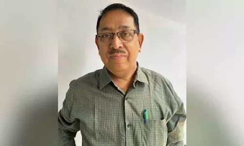 Kalyan रेलवे स्टाफ ने यात्री का खोया हुआ कैश और गहने लौटाए, ईमानदारी की मिसाल पेश की Kalyan रेलवे स्टाफ ने यात्री का खोया हुआ कैश और गहने लौटाए, ईमानदारी की मिसाल पेश की