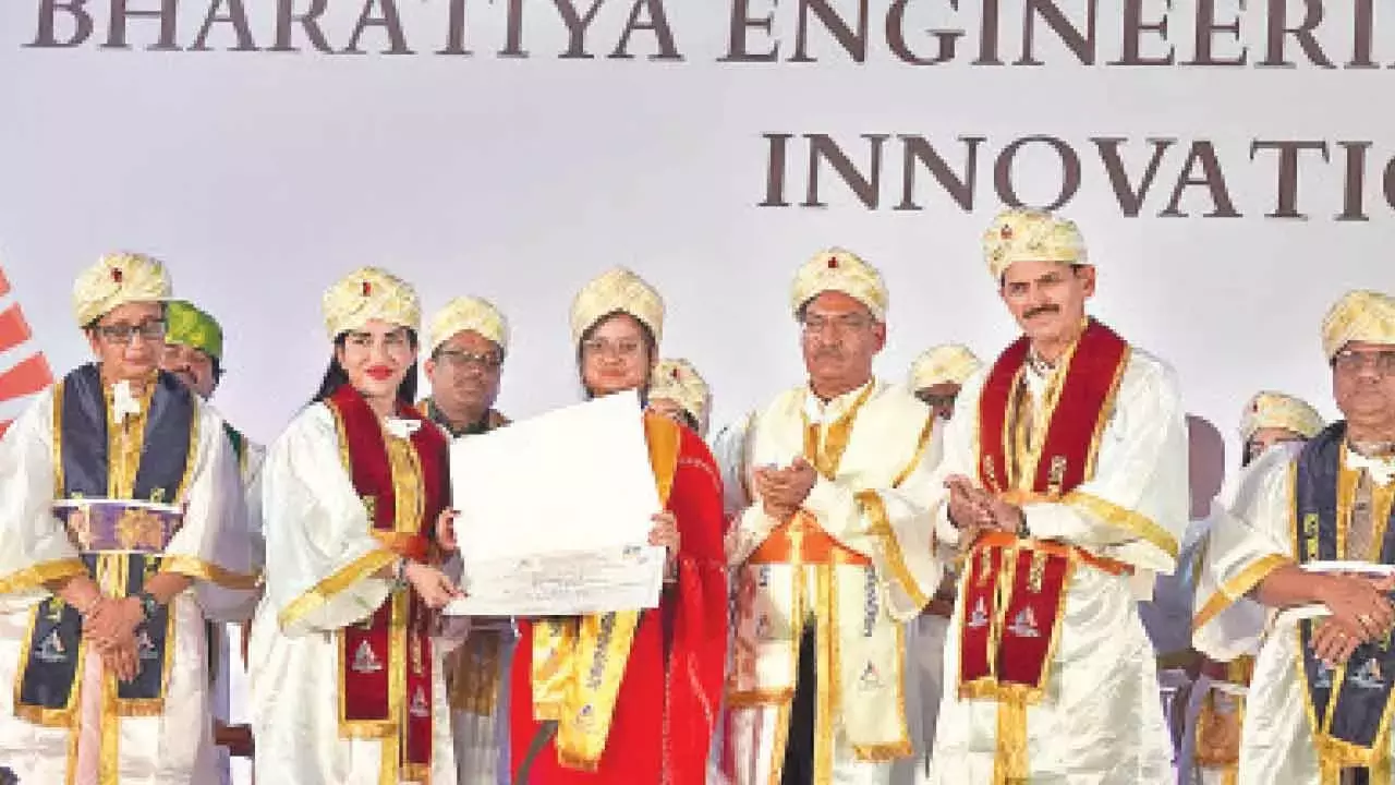 Andhra: BESTIU ने तीसरे दीक्षांत समारोह का आयोजन किया Andhra: BESTIU ने तीसरे दीक्षांत समारोह का आयोजन किया