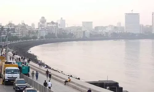 Mumbai : शहर में साफ धूप वाला मौसम है और AQI घटकर 149 हो गया है Mumbai : शहर में साफ धूप वाला मौसम है और AQI घटकर 149 हो गया है