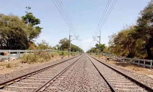 MP : रतलाम रेलवे डिवीजन ने ट्रैक के किनारे सुरक्षा बाड़ का विस्तार किया MP : रतलाम रेलवे डिवीजन ने ट्रैक के किनारे सुरक्षा बाड़ का विस्तार किया