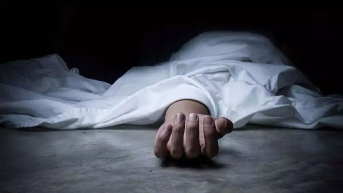 Karnataka: यादगीर में 9वीं छात्र ने गाली-गलौज के बाद की आत्महत्या, हेडमास्टर और 5 शिक्षकों पर केस दर्ज Karnataka: यादगीर में 9वीं छात्र ने गाली-गलौज के बाद की आत्महत्या, हेडमास्टर और 5 शिक्षकों पर केस दर्ज