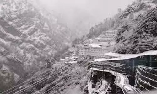 Mata Vaishno Devi Mandir : बर्फबारी के बाद वैष्णो देवी यात्रा ने पकड़ी रफ्तार Mata Vaishno Devi Mandir : बर्फबारी के बाद वैष्णो देवी यात्रा ने पकड़ी रफ्तार