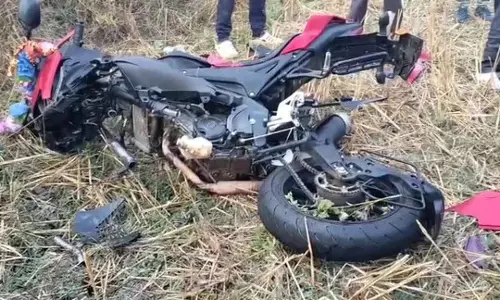 Odisha के कालाहांडी में देर रात सड़क हादसे में दो युवकों की मौत Odisha के कालाहांडी में देर रात सड़क हादसे में दो युवकों की मौत