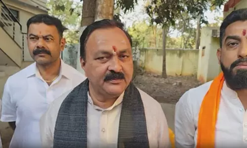 हुबली में शराब गारंटी को लेकर भाजपा विधायक ने कांग्रेस पर लगाए गंभीर आरोप हुबली में शराब गारंटी को लेकर भाजपा विधायक ने कांग्रेस पर लगाए गंभीर आरोप