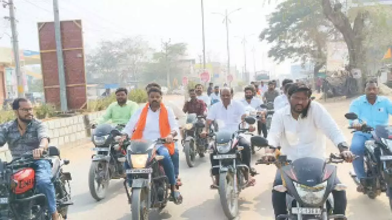 Telangana: आवासीय स्कूल को दूसरी जगह ले जाने को लेकर शांतिपूर्ण बंद से जनजीवन ठप Telangana: आवासीय स्कूल को दूसरी जगह ले जाने को लेकर शांतिपूर्ण बंद से जनजीवन ठप