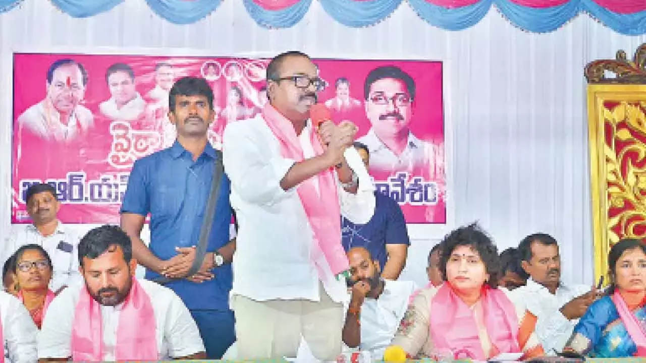 Wyra नगर निगम चुनाव अभियान: पूर्व मंत्री पुव्वाडा ने कांग्रेस के खिलाफ मोर्चा खोला