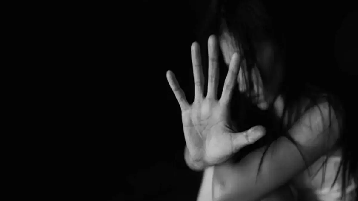 बेंगलुरु : छेड़छाड़ को लेकर युवक से भिड़ने पर महिला का यौन उत्पीड़न, चार गिरफ्तार बेंगलुरु : छेड़छाड़ को लेकर युवक से भिड़ने पर महिला का यौन उत्पीड़न, चार गिरफ्तार