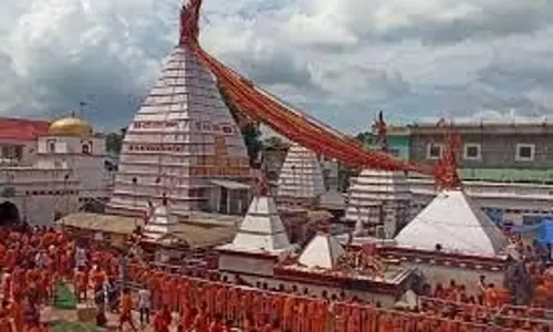 Dumka:बासुकीनाथ धाम में धूमधाम से मनाया गया भोलेनाथ का तिलकोत्सव,हजारों श्रद्धालु हुए शामिल Dumka:बासुकीनाथ धाम में धूमधाम से मनाया गया भोलेनाथ का तिलकोत्सव,हजारों श्रद्धालु हुए शामिल