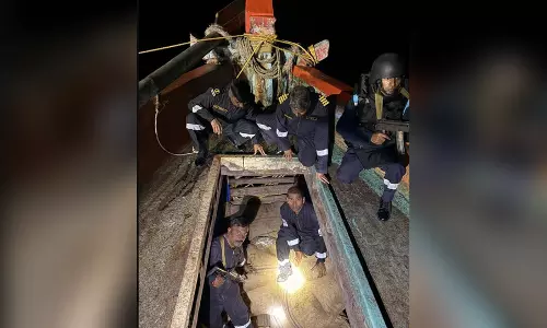 2600 KG सुपारी तस्करी पर लगाई रोक, नाव जब्त 2600 KG सुपारी तस्करी पर लगाई रोक, नाव जब्त
